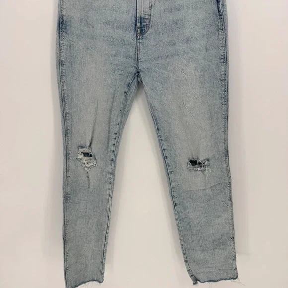 Old Navy‎ High Rise Vintage Slim Acid Wash Distressed Jeans Women Size 8 - Picture 3 of 7